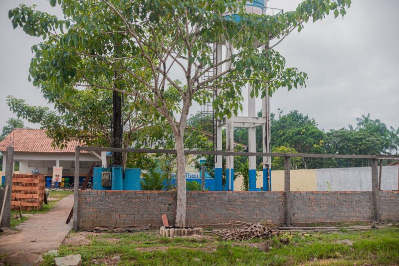 Prefeitura de Benevides levanta muro da Escola Municipal Mara Begot