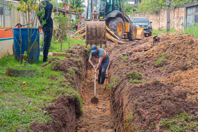 Serviços de drenagem no Bairro da Campestre