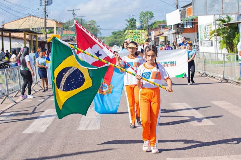 Desfile de 7 de setembro reúne estudantes, igrejas e comunidades em Benevides