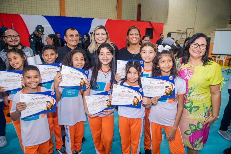 Prefeitura de Benevides em parceria com Polícia Militar certifica alunos pelo PROERD