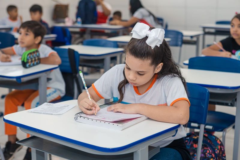 Alunos do Ensino Fundamental da Rede Municipal retornaram às aulas nesta quarta-feira, 08