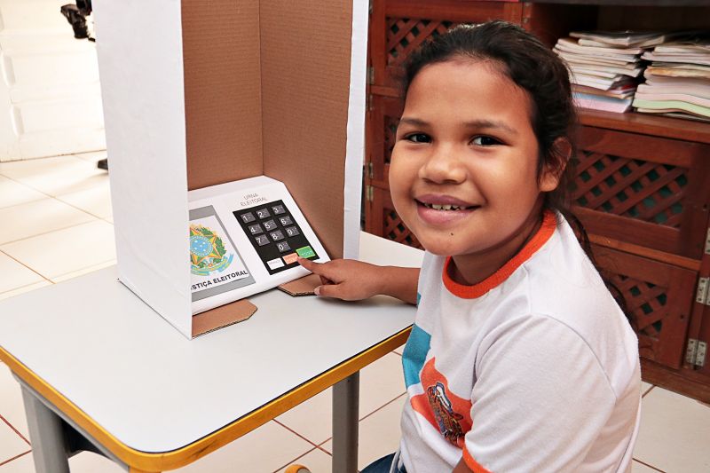 Alunos da Rede Municipal elegem representantes de turma como num processo democrático eleitoral 