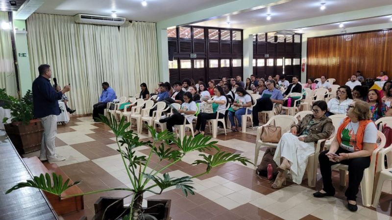 Benevides sedia Encontro da União Nacional dos Conselhos Municipais de Educação