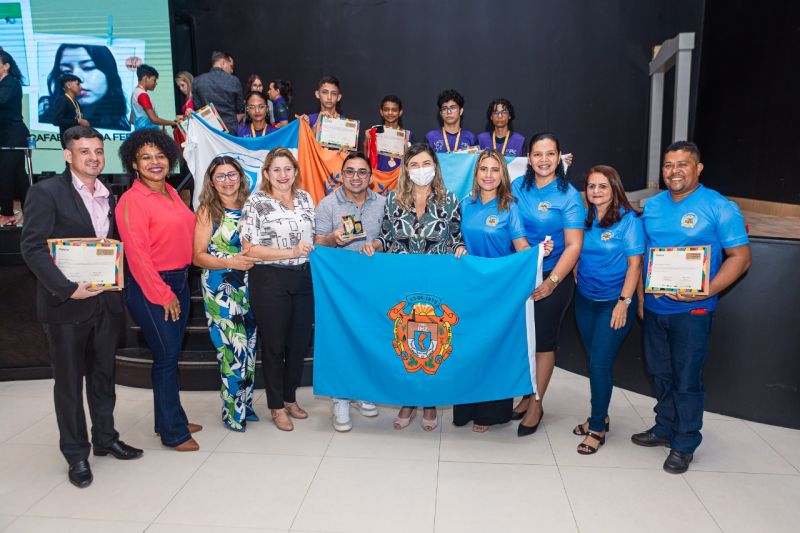 Benevides celebra premiação recebida pela Olimípiada Brasileira de Matemática das Escolas Públicas 
