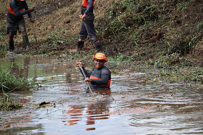 LIMPEZA DO IGARAPÉ QUEBRA GALHO