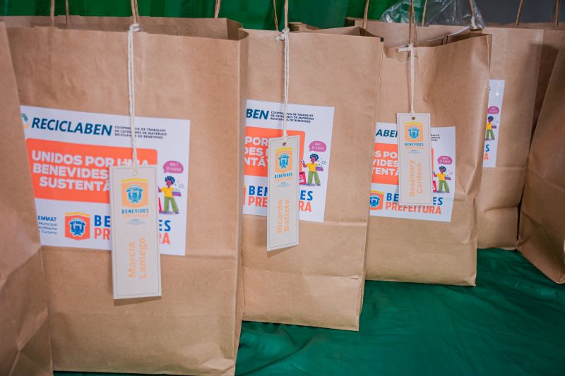 ENTREGA DOS UNIFORMES DO RECICLABEN