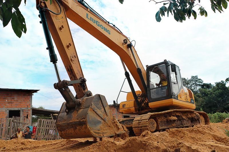 Limpeza profunda do igarapé