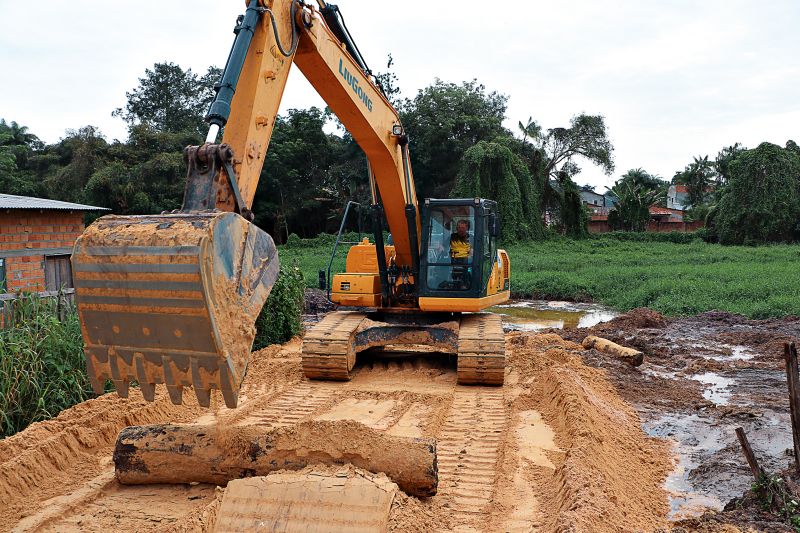 LIMPEZA PROFUNDA DO IGARAPÉ