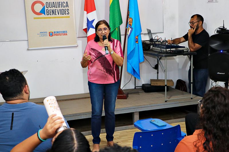 ENTREGA DE CERTIFICADO DO CURSO DE ORATÓRIA E DICÇÃO