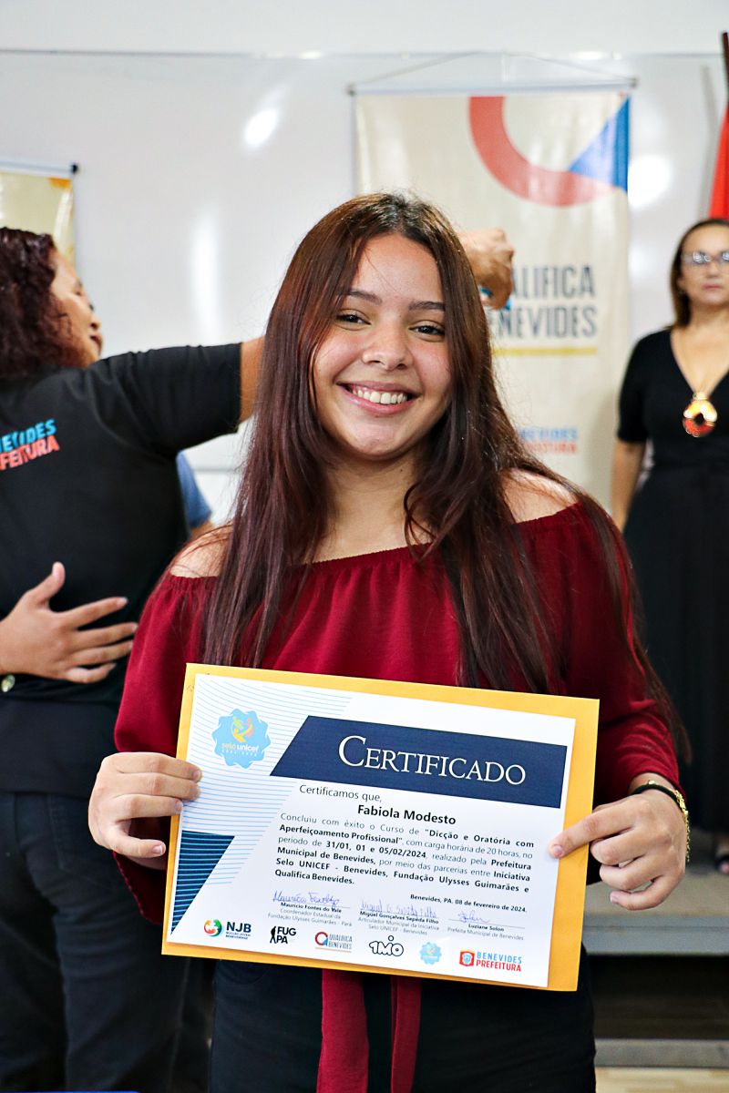 ENTREGA DE CERTIFICADO DO CURSO DE ORATÓRIA E DICÇÃO