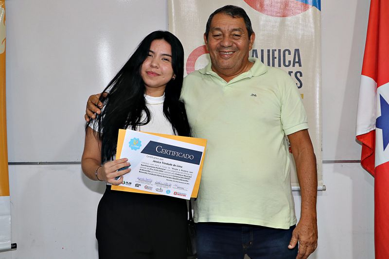 ENTREGA DE CERTIFICADO DO CURSO DE ORATÓRIA E DICÇÃO