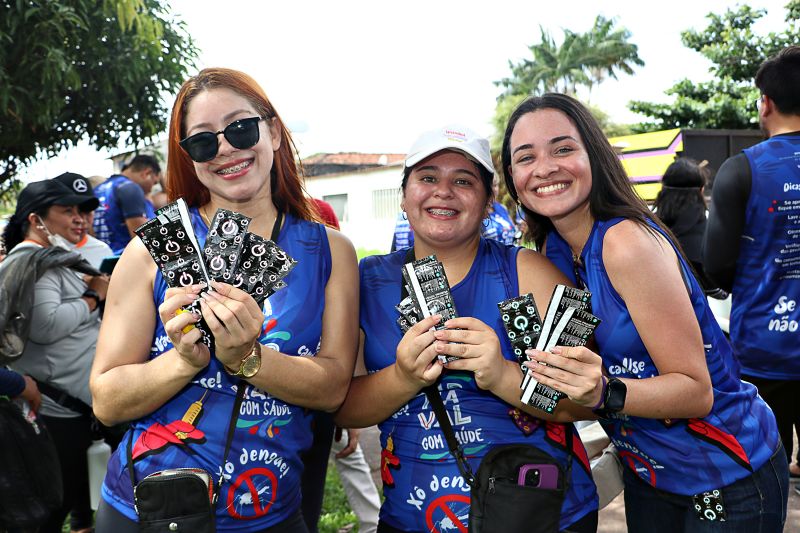 MULTIDÃO COMBATE A DENGUE