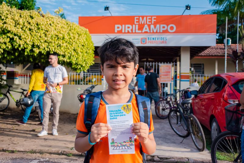 AÇÃO DE VOLTA ÀS AULAS (PANFLETAGEM) NA ESCOLA PIRILAMPO E RAFAEL GOMES