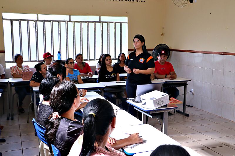 Formação em Tempo ESCOLA FIORE palestra