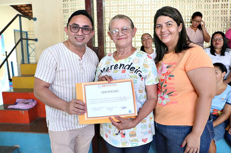 Programa Escola Muncipal Em Tempo Integral promove percurso formativo para profissionais da educação 