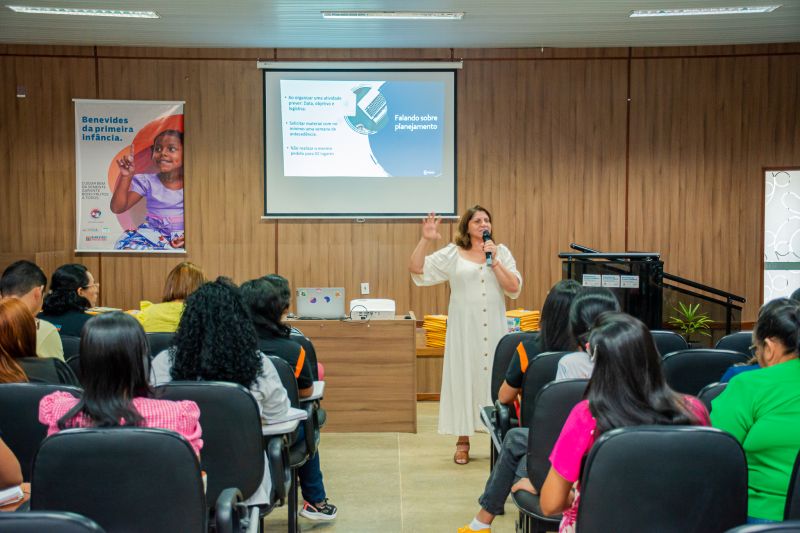 FORMAÇÃO E ENTREGA DE MATERIAIS PARA GESTORES