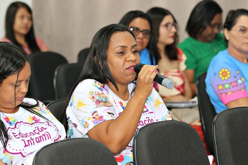 Formação do Programa de Leitura e Escrita da Educação LEEI