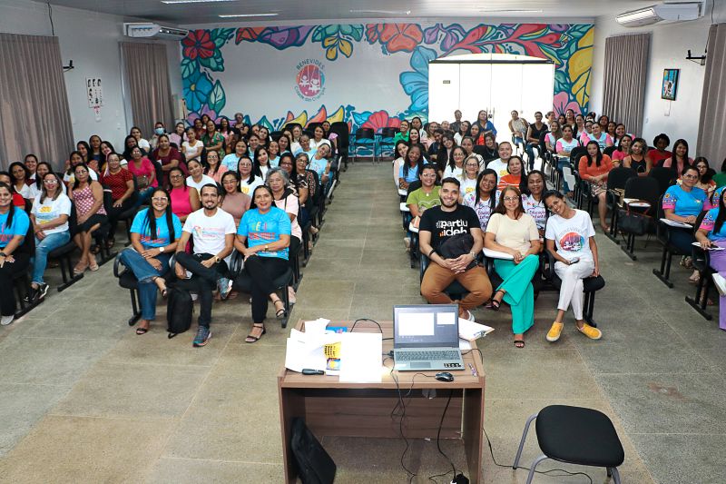 Formação do Programa de Leitura e Escrita da Educação LEEI