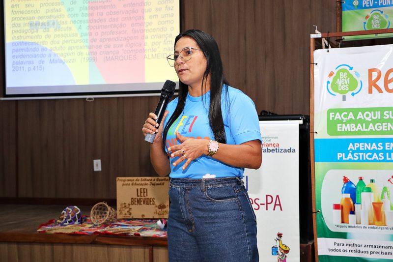 Formação do Programa de Leitura e Escrita da Educação LEEI