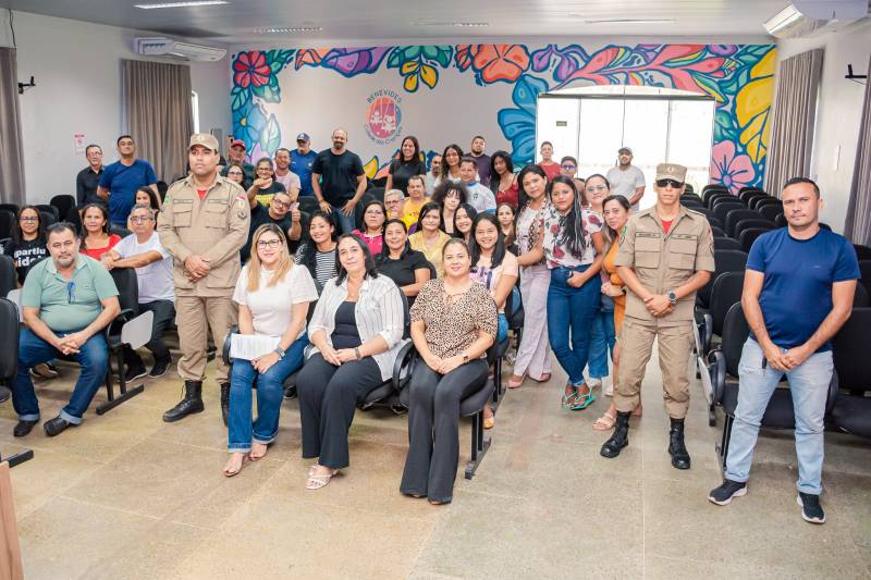 Motoristas e monitoras do transporte escolar mantido pela Prefeitura de Benevides participaram da Formação 2024 