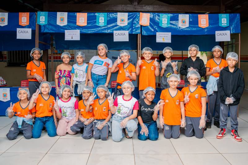 Estudantes da rede municipal de Benevides comemoram Dia da Escola e Dia do Consumidor aprendendo noções de economia 