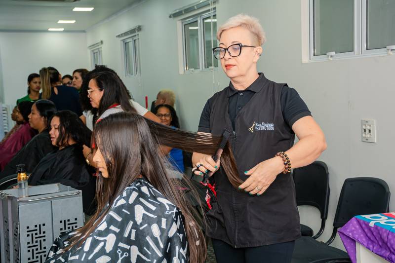 Ação Mulher transforma Benevides em um grande salão de beleza e saúde para as mulheres