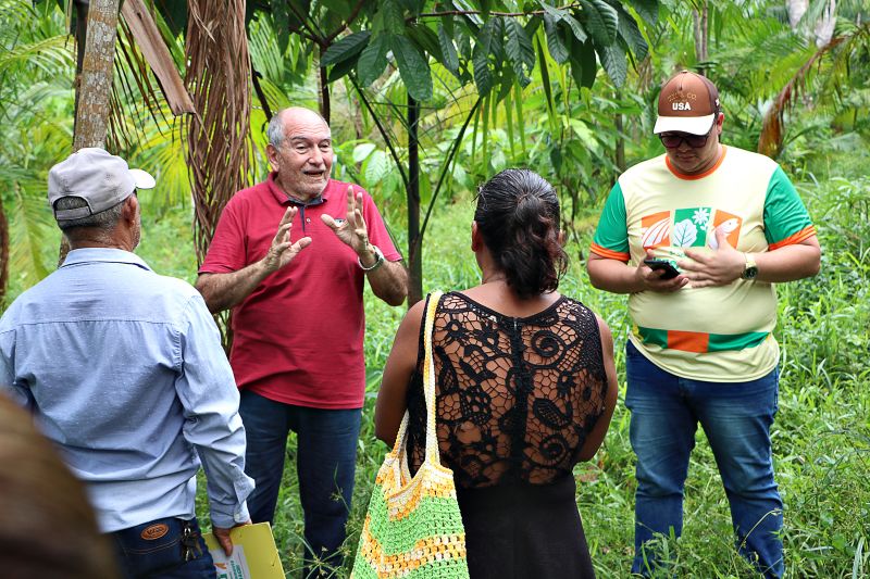 ENCERRAMENTO DO SEMINÁRIO DE PLANEJAMENTO SEMAGRI - VISITA A PROPRIEDADE SO SR LUIZ