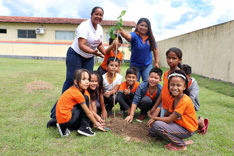 Trote Ecológico: Retorno das aulas é marcado pelo movimento "Benevides mais verde, mais florida e alfabetizada" 
