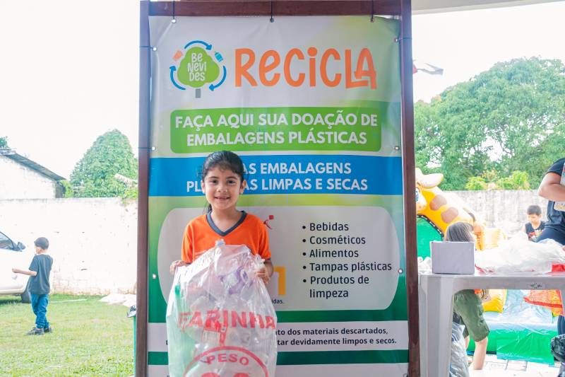 Alunos da EMEIF Mara Begot trocam recicláveis por diversão no “Recicle e Brinque” edição de Carnaval