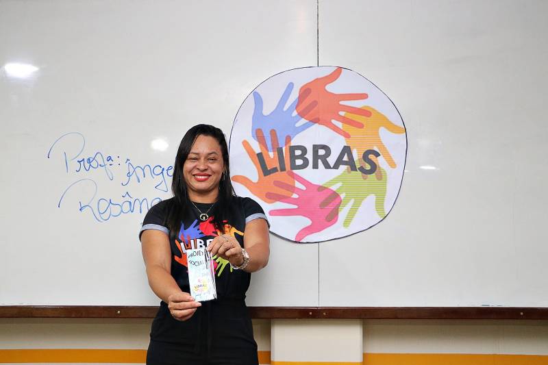 Prefeitura de Benevides promove curso de Libras