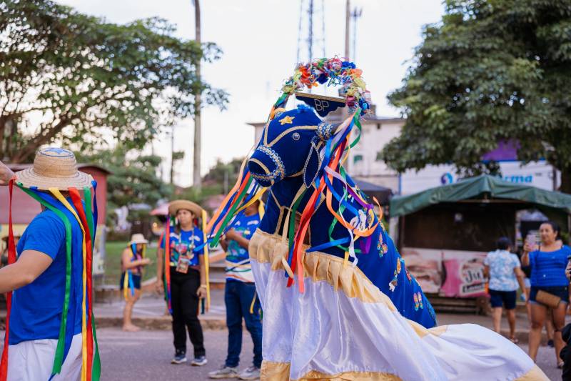 Quarta noite do Sassaricando 2025 celebra a cultura paraense com cortejo pelas ruas e muita música