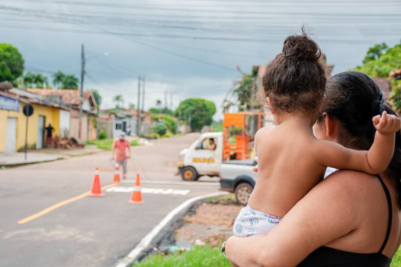 Prefeitura de Benevides conclui asfaltamento e inicia sinalização de ruas no Bairro das Flores