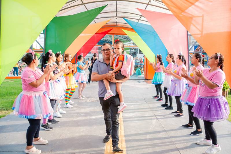 Comunidade escolar de Benevides dá show de alegria no retorno às aulas