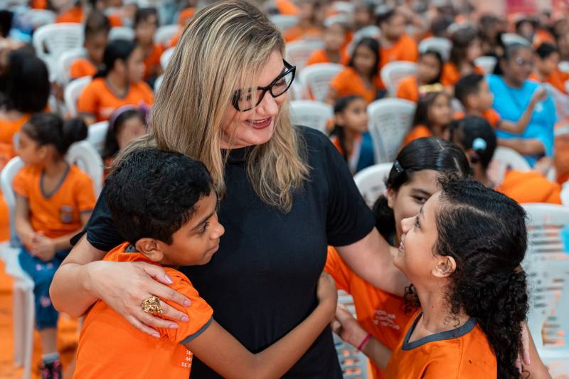 Rede Municipal de Ensino e Polícia Militar promovem certificação do Programa de Resistência às Drogas e à Violência - PROERD