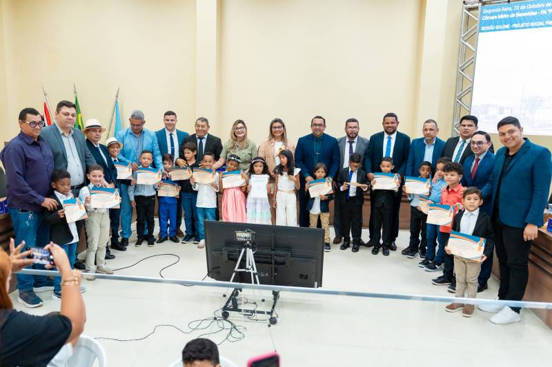 Benevides, Cidade da Primeira Infância, coloca crianças nas cadeiras de Prefeita, Vereadores e Secretários Municipais para construir o futuro.