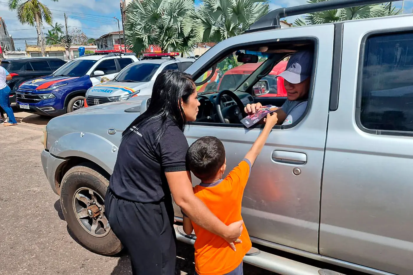 Blitz educativa em Benevides ensina que respeitar a si mesmo e ao outro salva vidas no trânsito