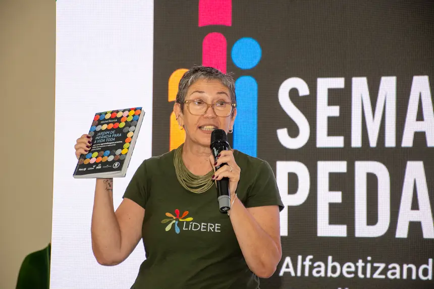 SEMANA PEDAGÓGICA - PALESTRA VASTI FERRARI COM OS PROFESSORES DAS CRECHES