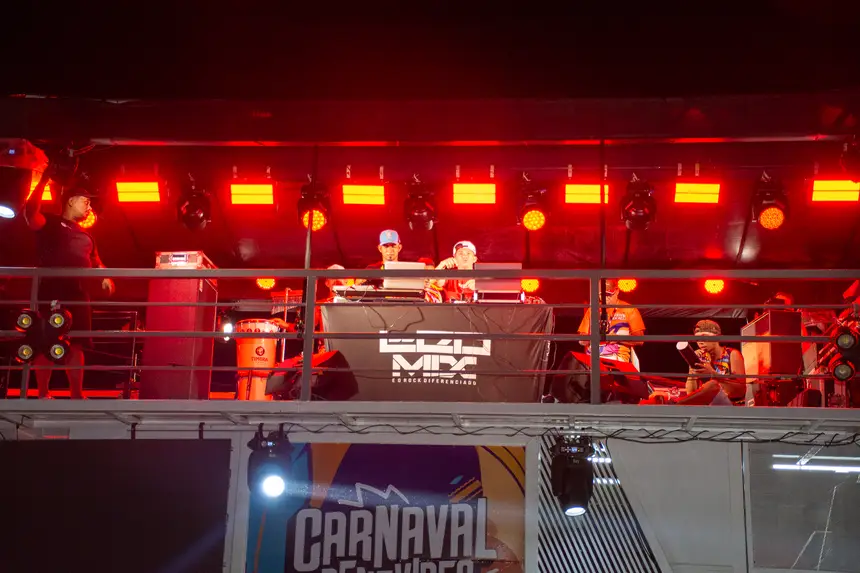 Domingo de Carnaval no Centro de Benevides: Clima familiar e mistura de ritmos marcam a terceira noite no Nagibão