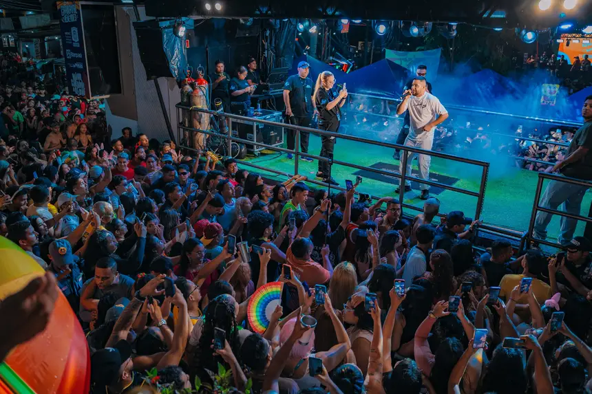 Fenômeno Jerry Smith e atrações regionais arrastam multidão no Carnaval em Murinin