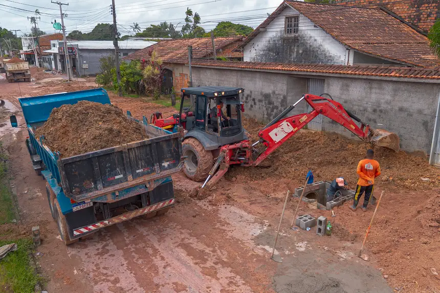 Prefeitura avança com frentes de obras de drenagem, urbanização e novas calçadas em Benevides