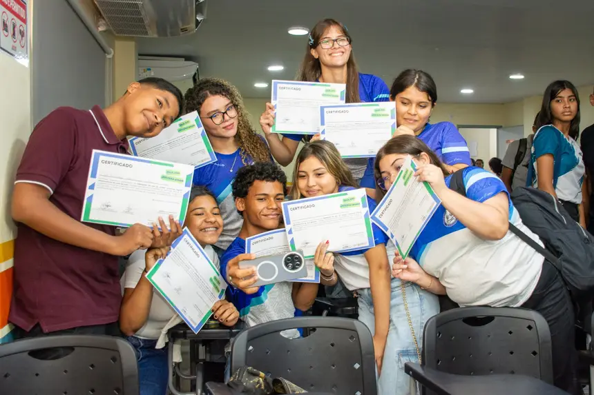 Secretaria de Juventude de Benevides promove oficinas de conhecimentos digitais 