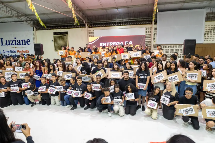 Benevides premia estudantes da Rede Municipal pelo excelente desempenho no #PartiuIDEB